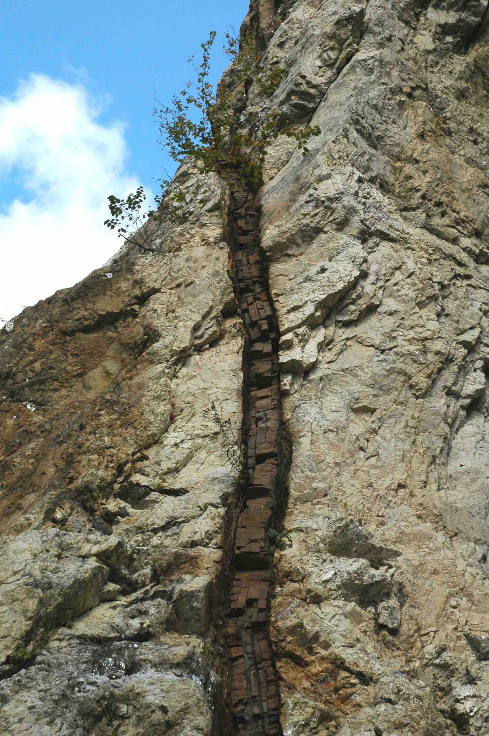 A mafic dike cutting through granitic pegmatite in Ruggle's Mine, New Hampshire.